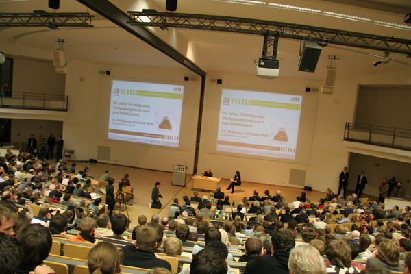 karlsruhe 60 jahre grundgesetz 156